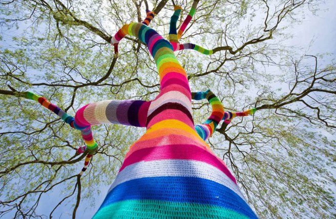 street_art_yarn_crochet_1